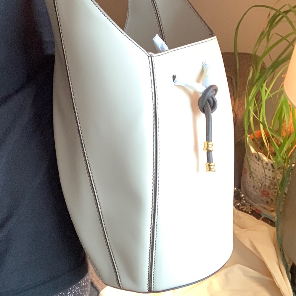Authentic TORY BURCH CALF leather drawstrings bucket bag - Picture 3 of 16